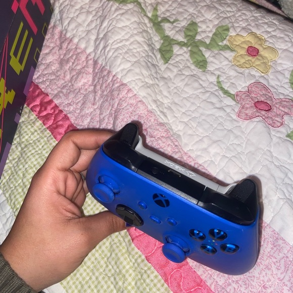 Xbox controller blue and white - Picture 3 of 3